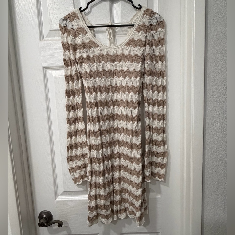 Hollister Long Sleeve Knit Dress in Cream and Brown